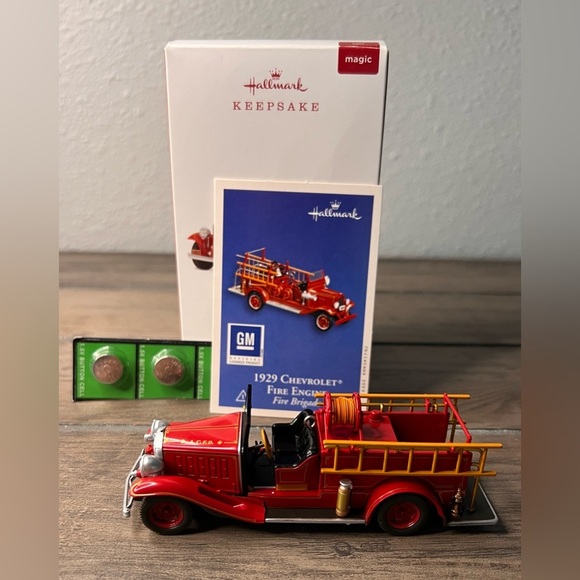Hallmark NEW 2018 #16 Fire Brigade Series Christmas Ornament 1932 Buick Fire Eng - Picture 3 of 11